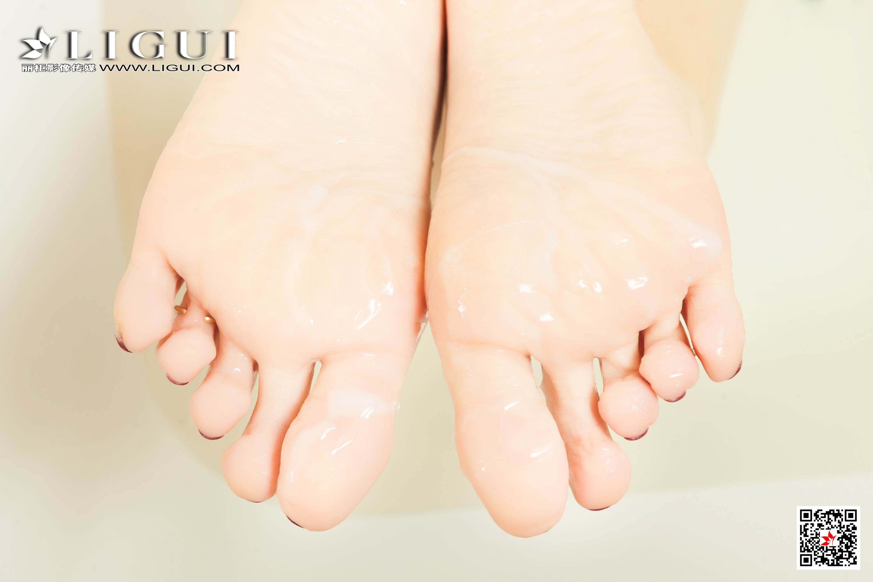 Ligui丽柜  2020.12.02《香足酒浴》天天